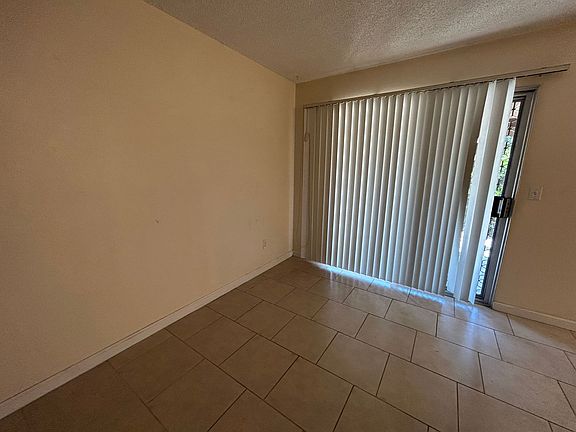 5th image of 2041 La Mesa Ct