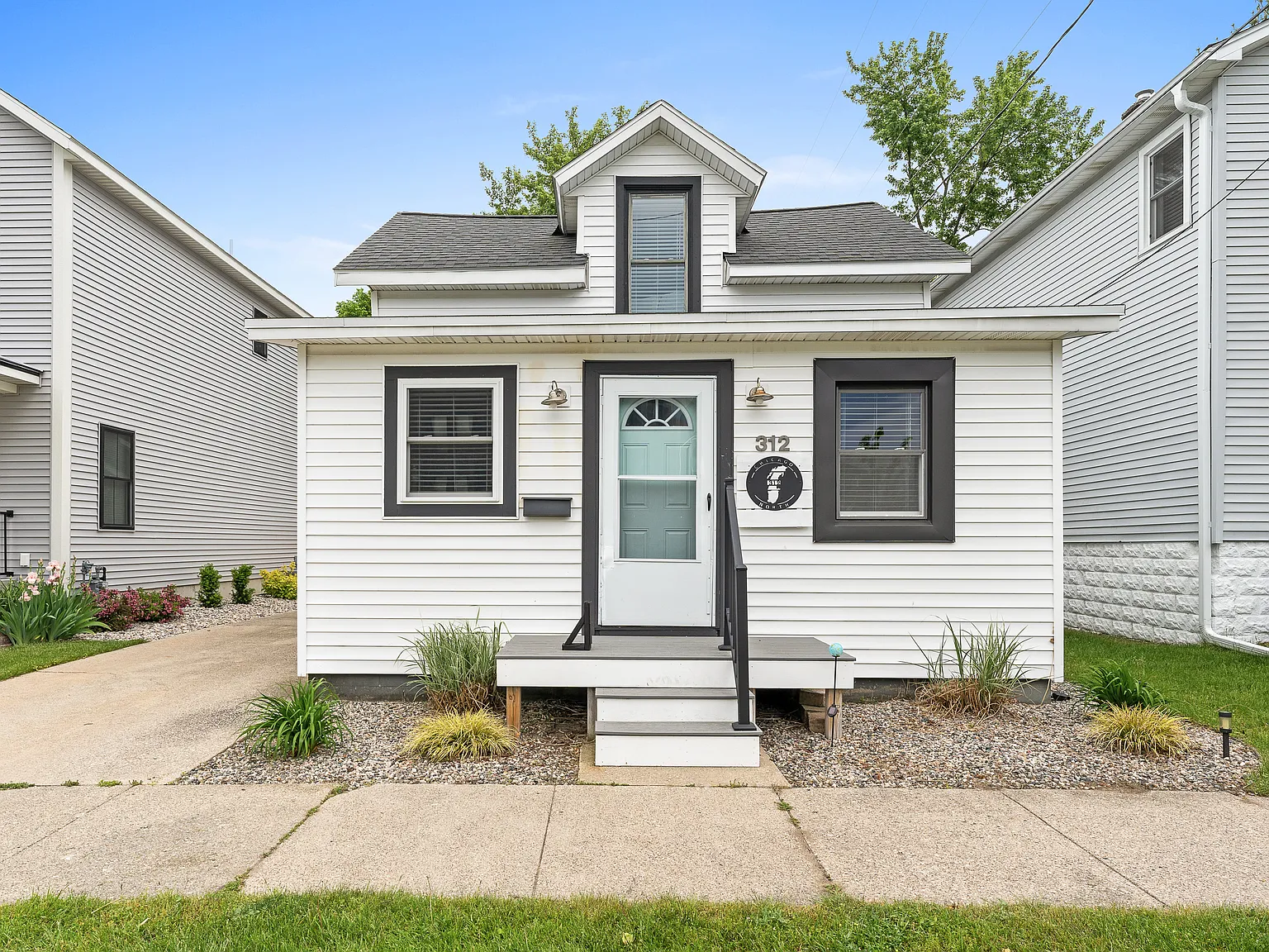2 bed, $1,775 — Photo 1