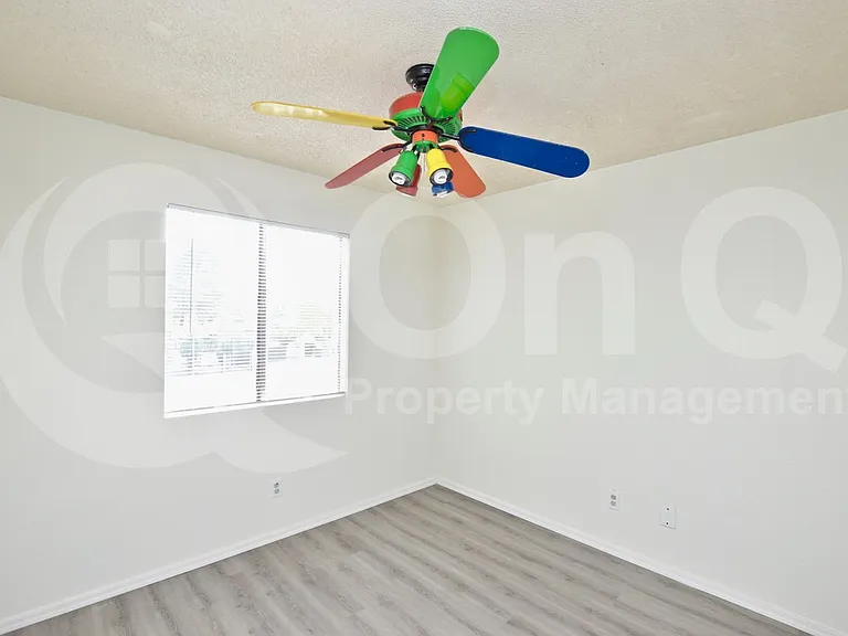 10026 W Roma Ave — Photo 10