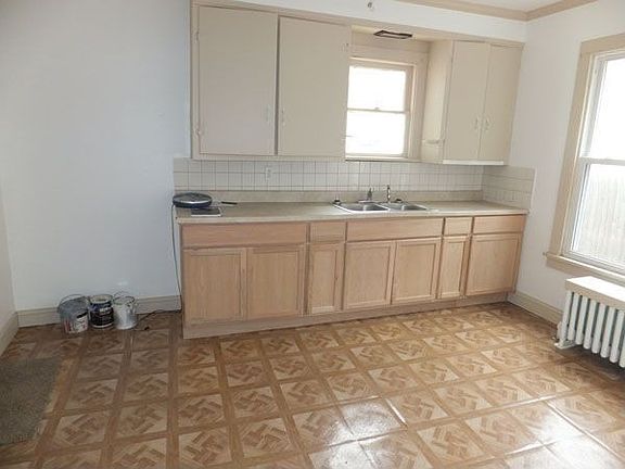 5th image of 1825 Willowdale Ave