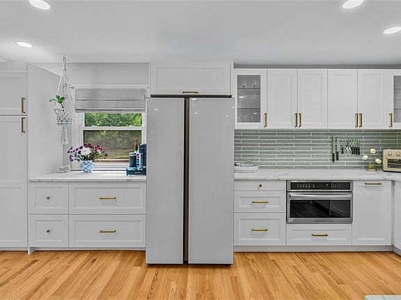 2nd image of 2654 London Ln