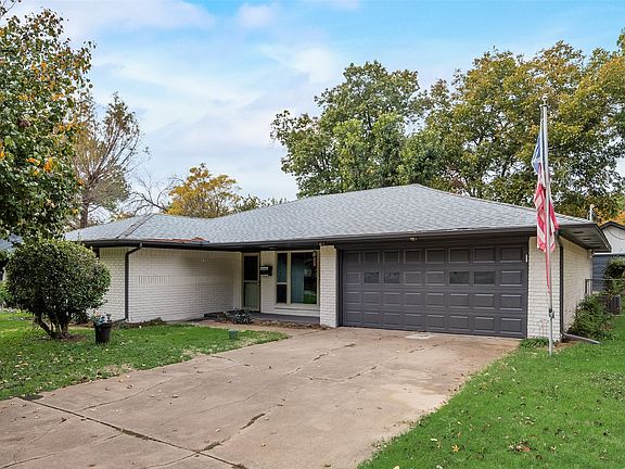 3rd image of 611 Ray Andra Dr