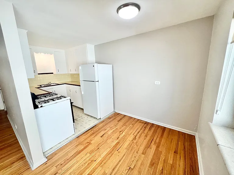 Welcome to your charming kitchen nook, a perfect blend of style and practicality. Welcome to your charming kitchen nook, a perfect blend of style and practicality.