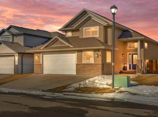 146 S Red Ash Cv, Red Deer County, AB T4S0E4