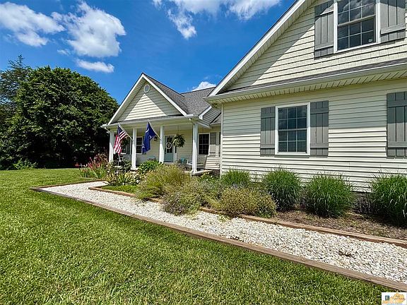 4th image of 139 Creekside Ln