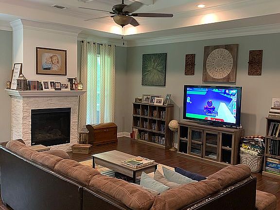 Living room / fireplace