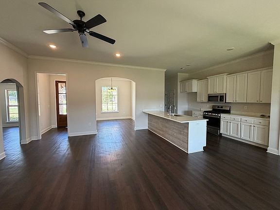 4th image of 464 Silver Hill Dr