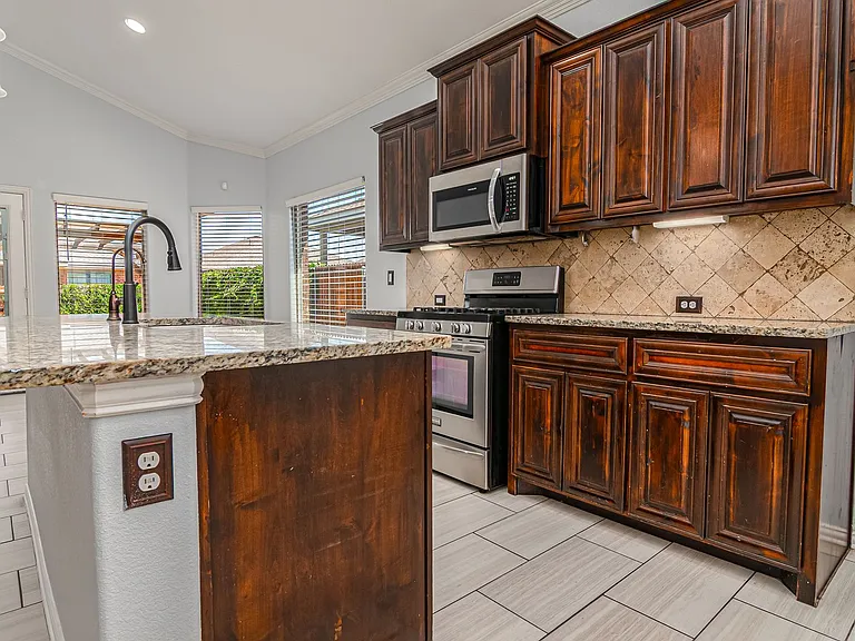 6408 Hall Of Fame Blvd — Photo 19