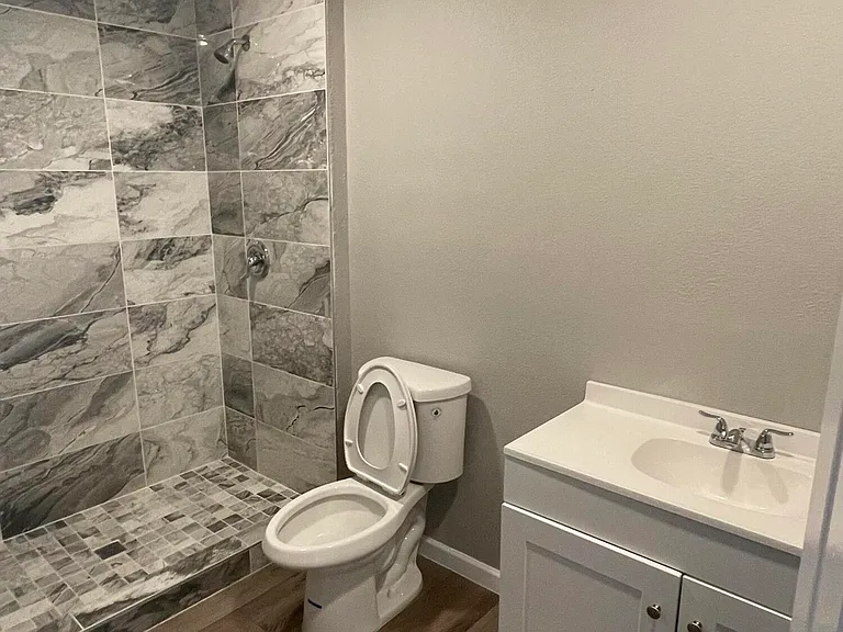 456 E Silver Creek Rd — Photo 17