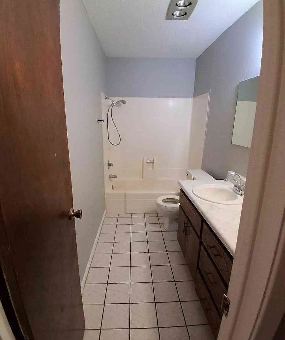 Wood Lodge Apartments — Photo 4