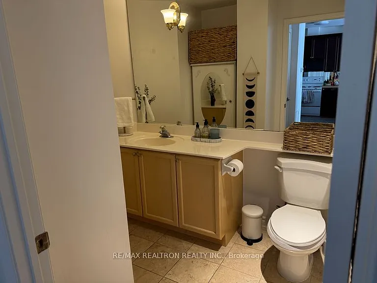 980 Yonge St #714 — Photo 12