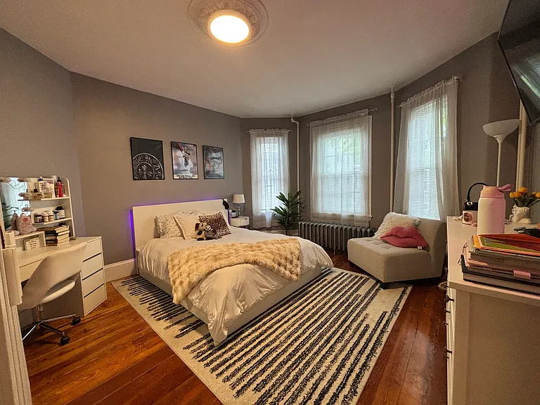 671 E 8th St #1 — Photo 3