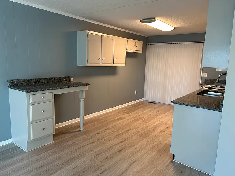 33 Phillips Dr #B — Photo 4