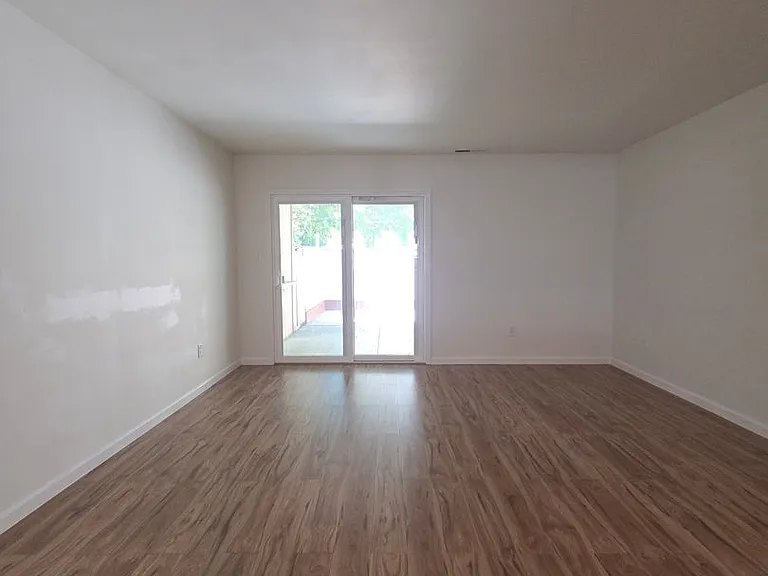 1918 Knolls Dr — Photo 10