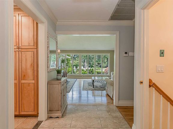 5th image of 12 Andrea Ln