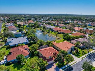 5005 Old Pond Dr, Naples, FL 34104