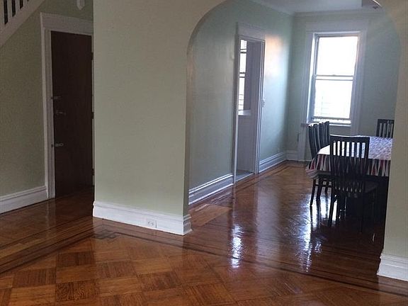 4th image of 3039 44th St