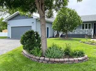 3230 11th St SW, Minot, ND 58701