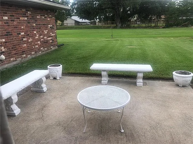 140 Magnolia Dr — Photo 3
