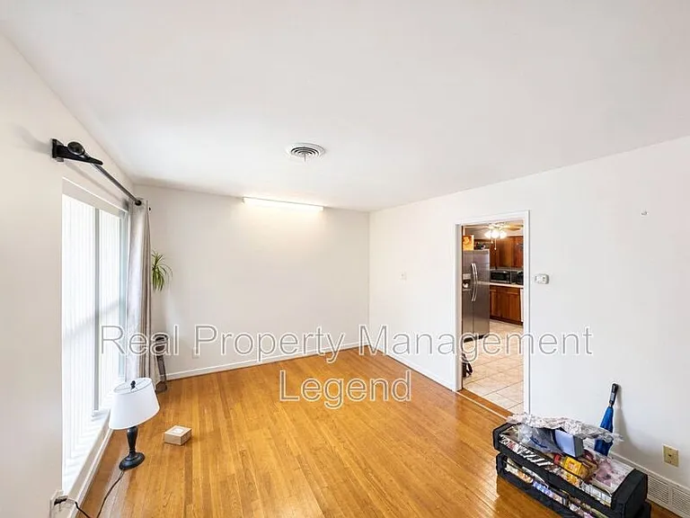 409 La Salle Dr — Photo 12