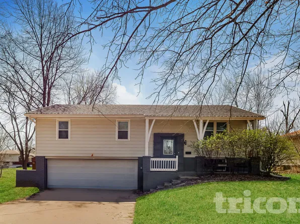 607 NE Darwin St, Lees Summit, MO 64063