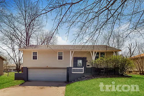 607 NE Darwin St Photo 1