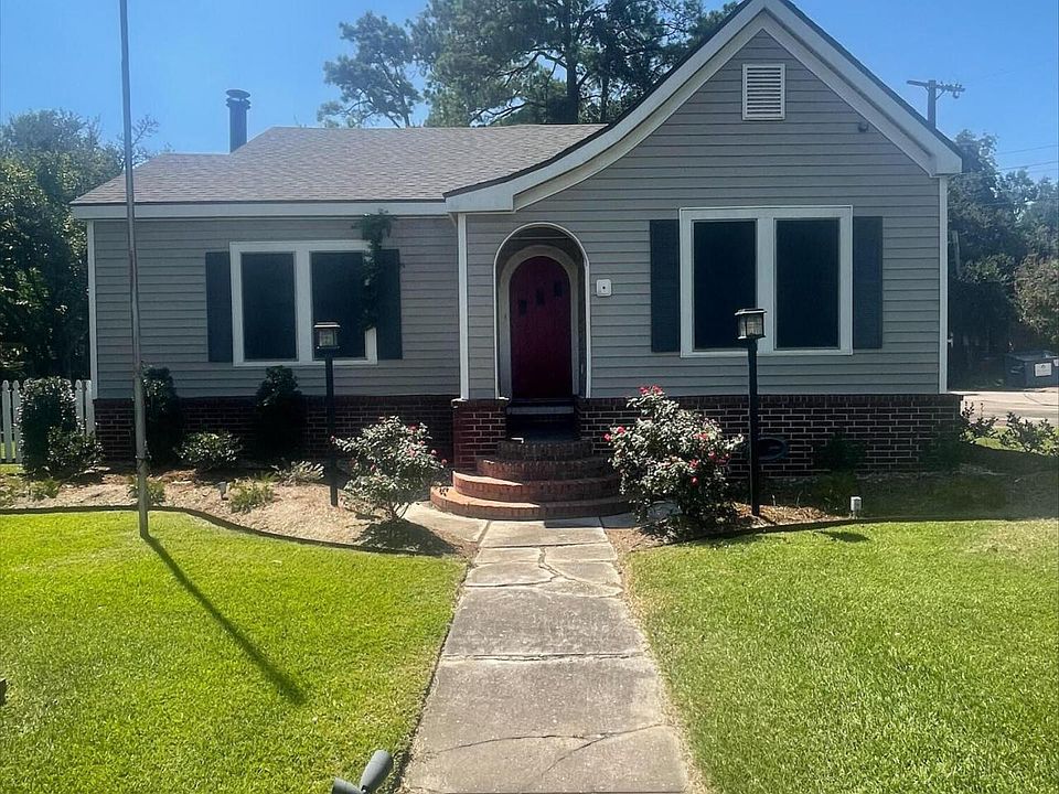 1st image of 1013 W University Ave