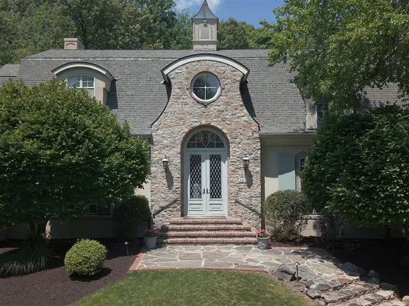 505 Timberline Dr, Franklin Lakes, NJ 07417