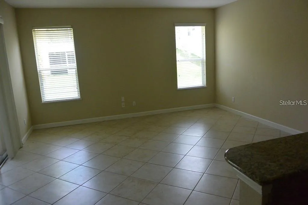4 bed, 3.5 bath, 3676 sqft, $3,100 — Photo 4