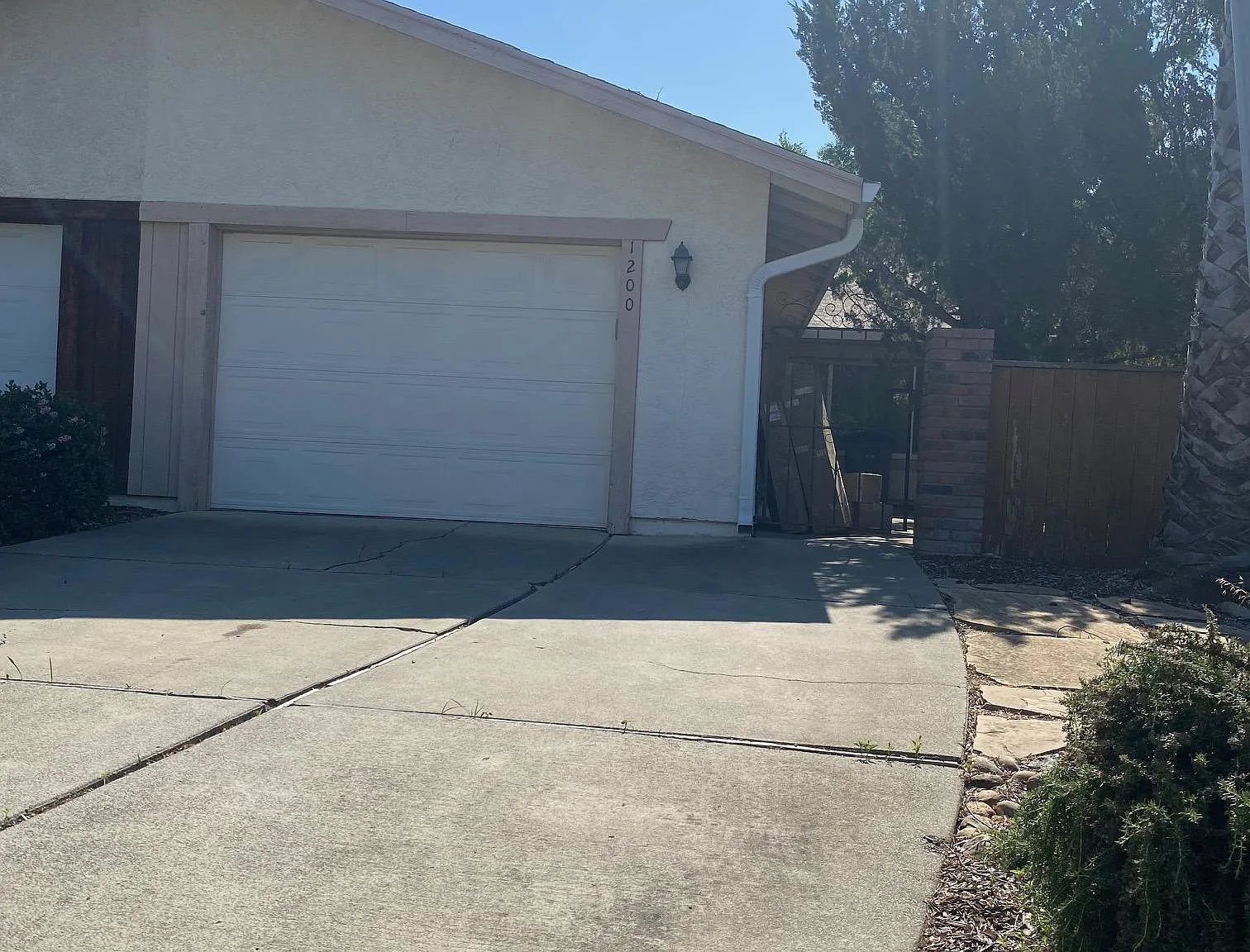 3 bed, 1.5 bath, 1062 sqft, $2,850 — Photo 2
