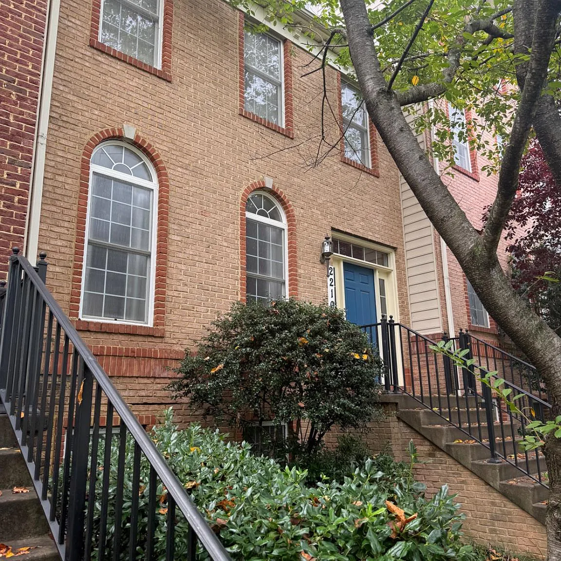 4 bed, 3.5 bath, 2566 sqft, $3,250 — Photo 2