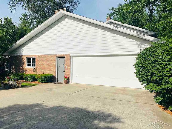 4th image of 3284 Foss Dr