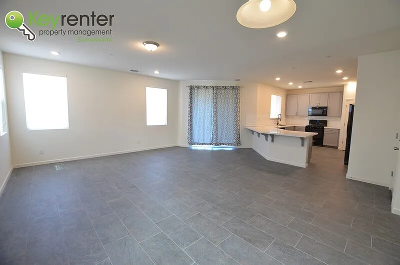 4 bed, 3.0 bath, 2487 sqft, $3,200 — Photo 3