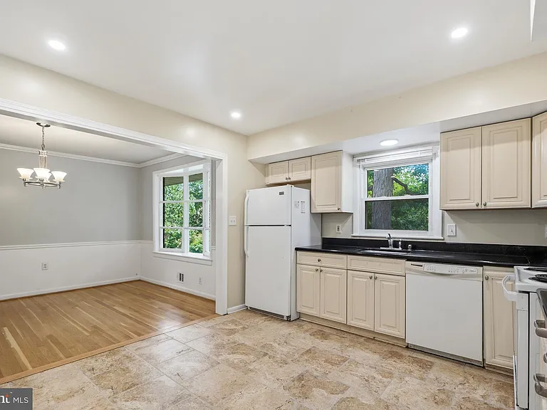 9017 Saint Andrews Pl — Photo 14