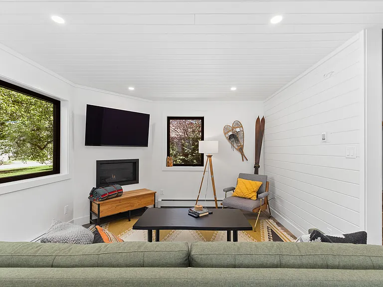 570 Pamela Ln — Photo 16
