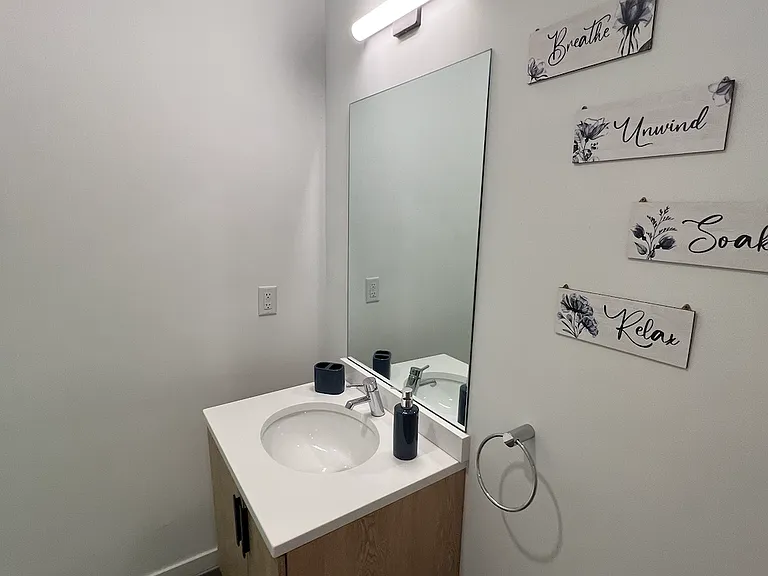 105 Howe St #205 — Photo 3