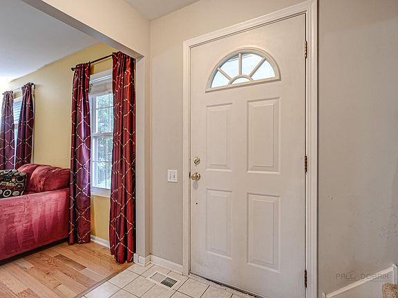 3rd image of 630 Tallgrass Ln