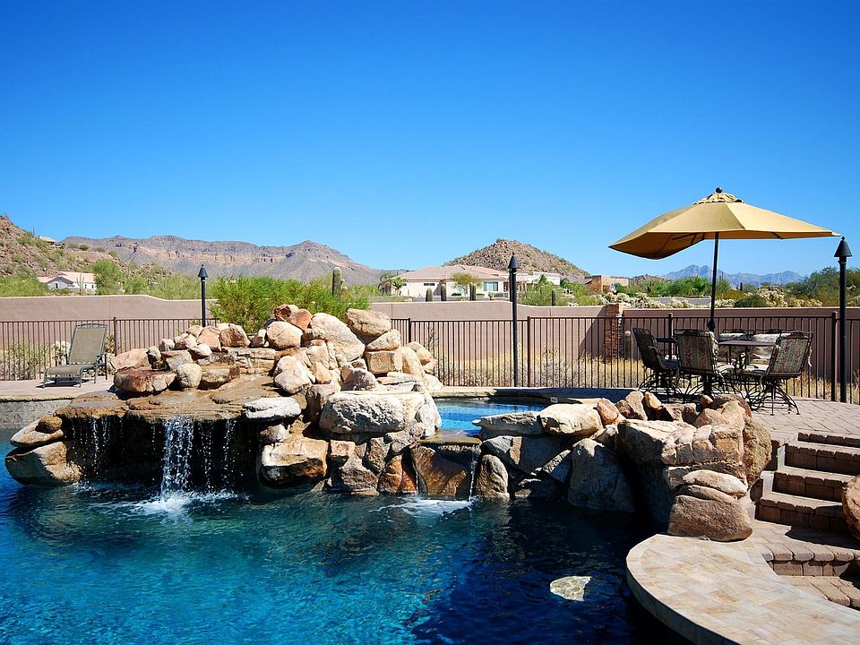 Amazing pool with incredible views