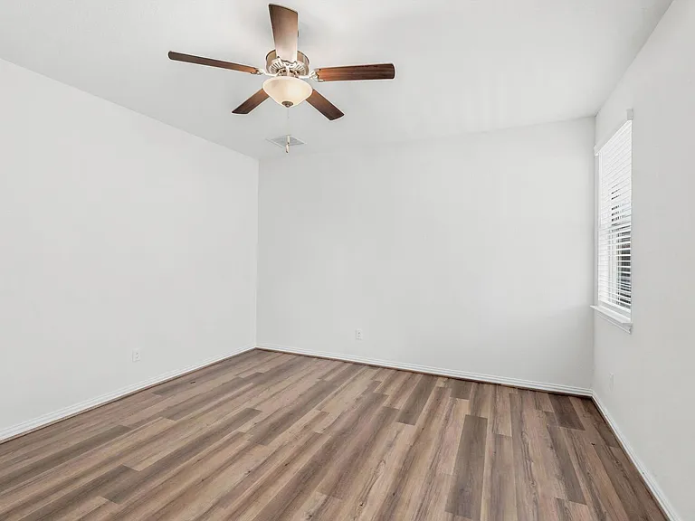 2046 Flametree Ave — Photo 21
