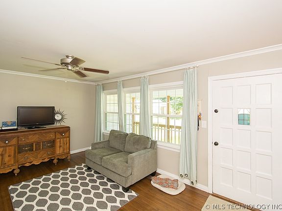 3rd image of 1456 E 52nd St
