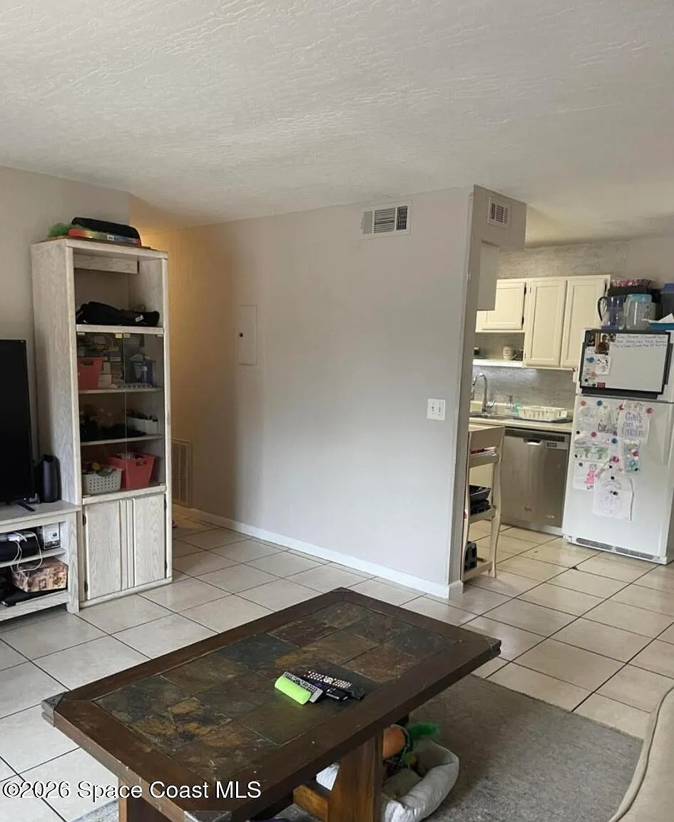 2 bed, 2.0 bath, 1069 sqft, $1,400 — Photo 3
