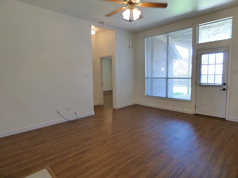 3904 Valez Dr — Photo 8