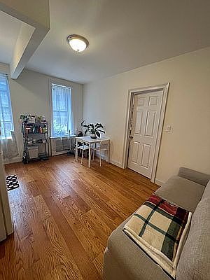 3rd image of 227 E 50th St APT 19