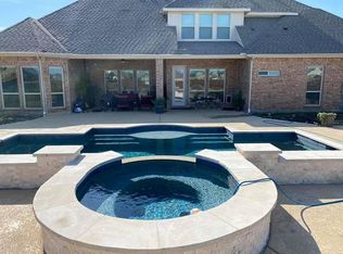 209 Castle Creek Dr, Red Oak, TX 75154