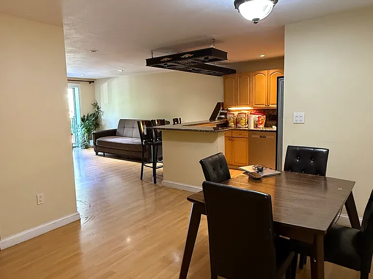 1100 Governors Dr #13 — Photo 1