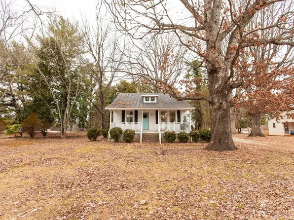 313 Dixie Airport Rd, Madison Heights, VA 24572