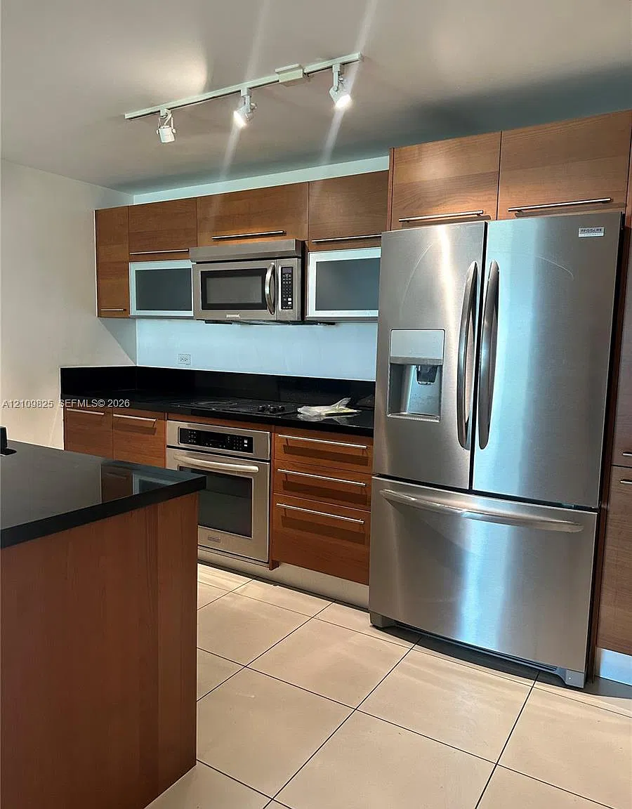 Vizcayne North Condo — Photo 3