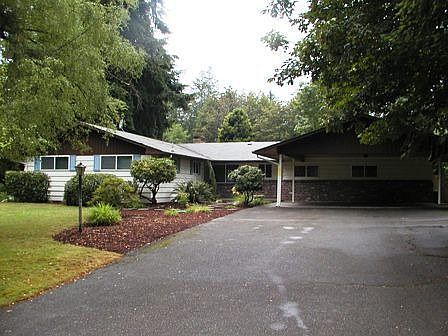 3 Bedroom Rambler w Beach Rights