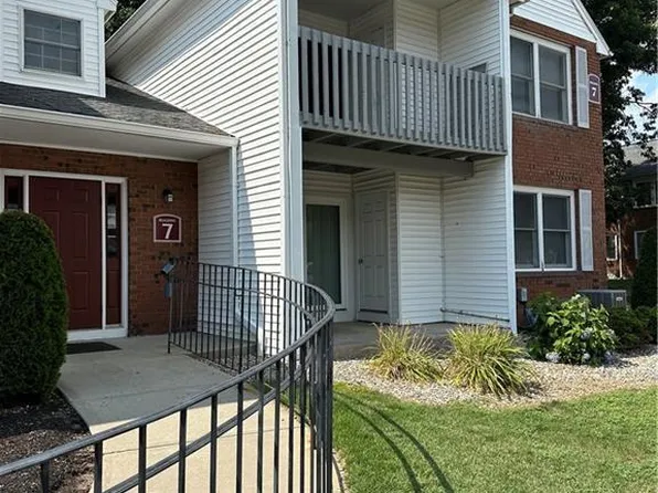 7 Concorde Way #B5, Windsor Locks, CT 06096