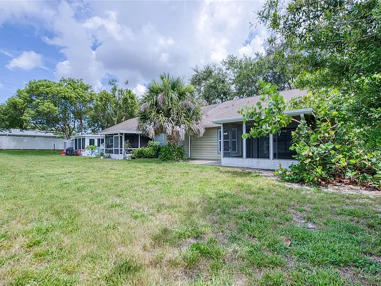 2390 Bentley Dr — Photo 37
